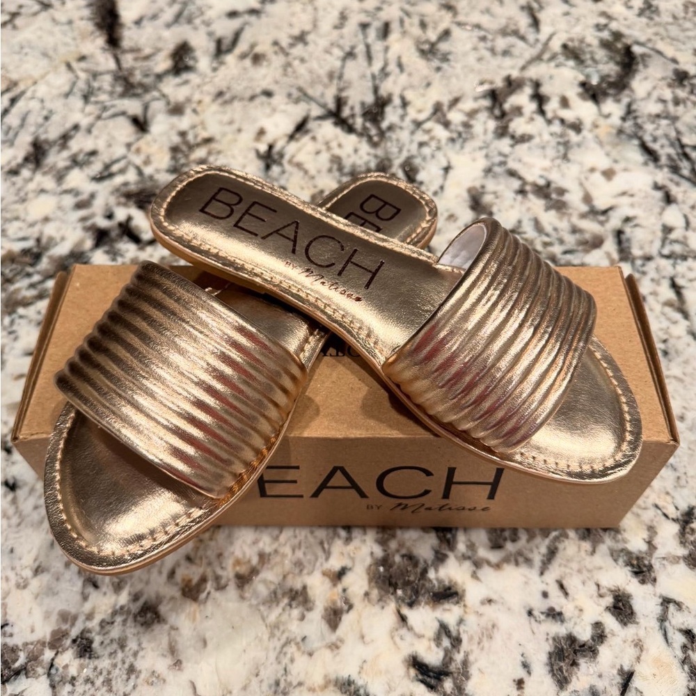 Brand new!!!Gold Women's Slide Sandals
Available in sizes 6-10